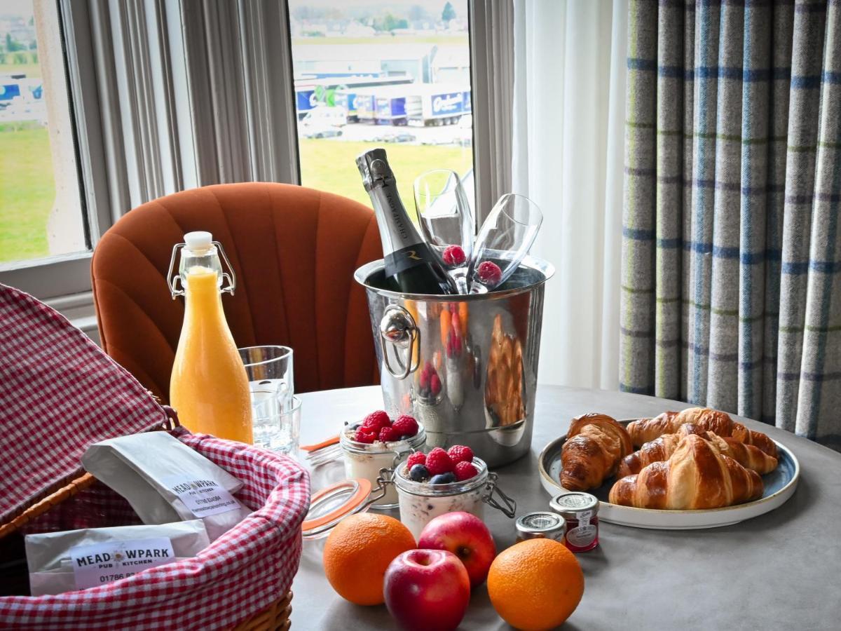 The Meadowpark Bar, Kitchen & Rooms Stirling Exteriér fotografie